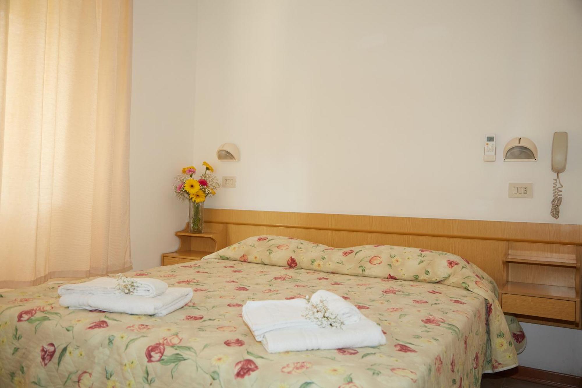 Hotel Italiacervia Cervia Exterior foto